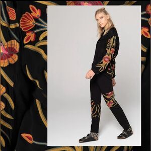 Burning Torch Women's Size Large Black Floral Orchid Embroidered Sweatpants